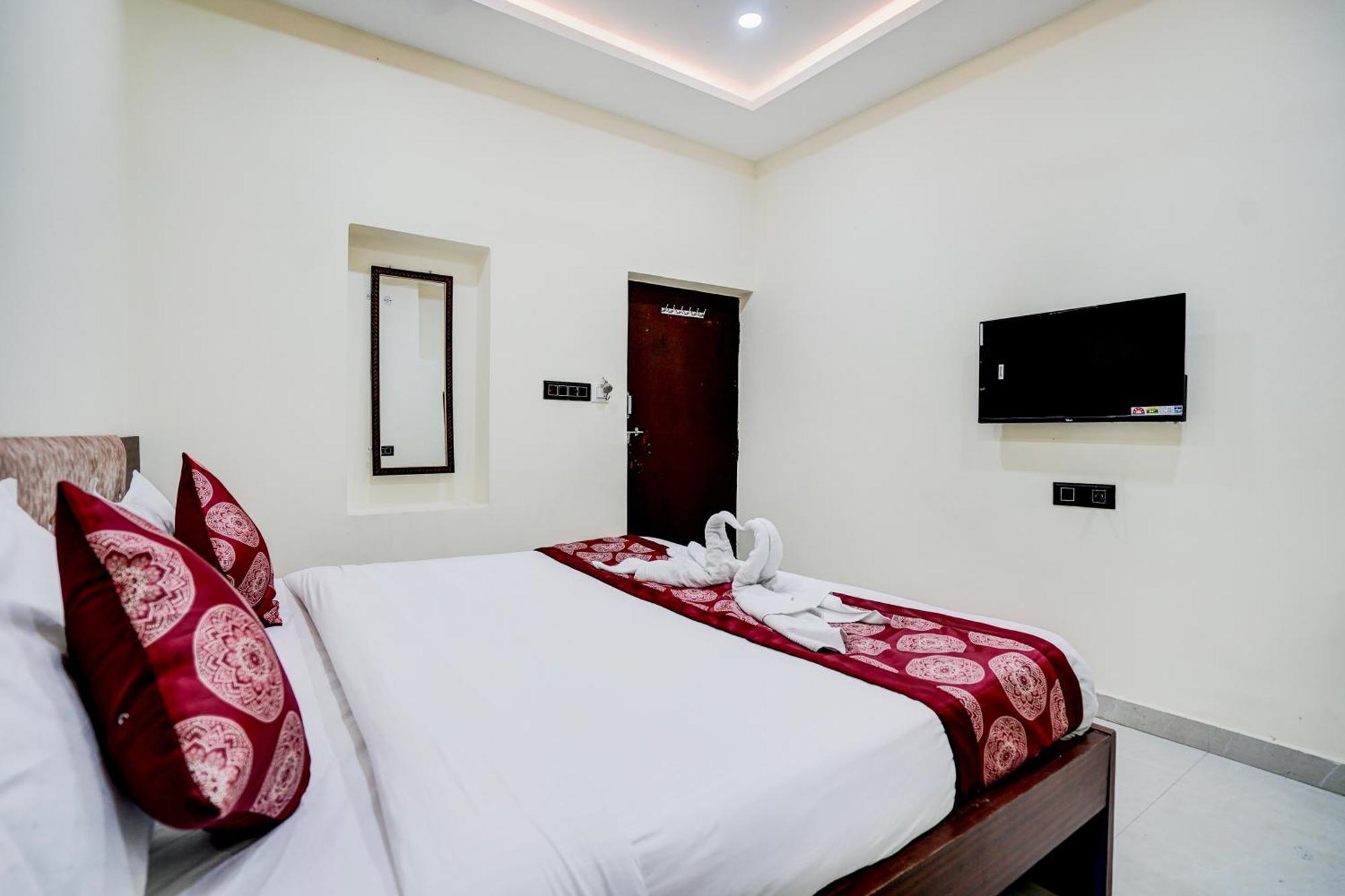 Hotel Vibe Blu- Варанасі Екстер'єр фото